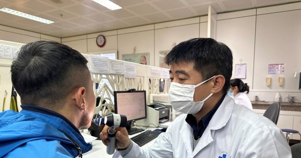 Nam thanh niên bị hoại tử da mũi, trán sau tiêm filler nâng mũi