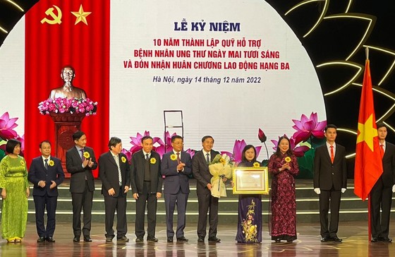 Hơn 33.000 bệnh nhân ung thư nghèo được tiếp thêm nghị lực và hy vọng  - Ảnh 1.