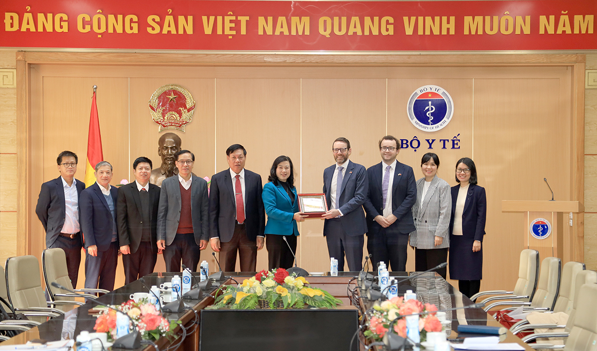 Bộ trưởng Bộ Y tế Đào Hồng Lan tiếp tiếp Đại sứ Liên hiệp Vương quốc Anh và Bắc Ailen tại Việt Nam - Ảnh 3.