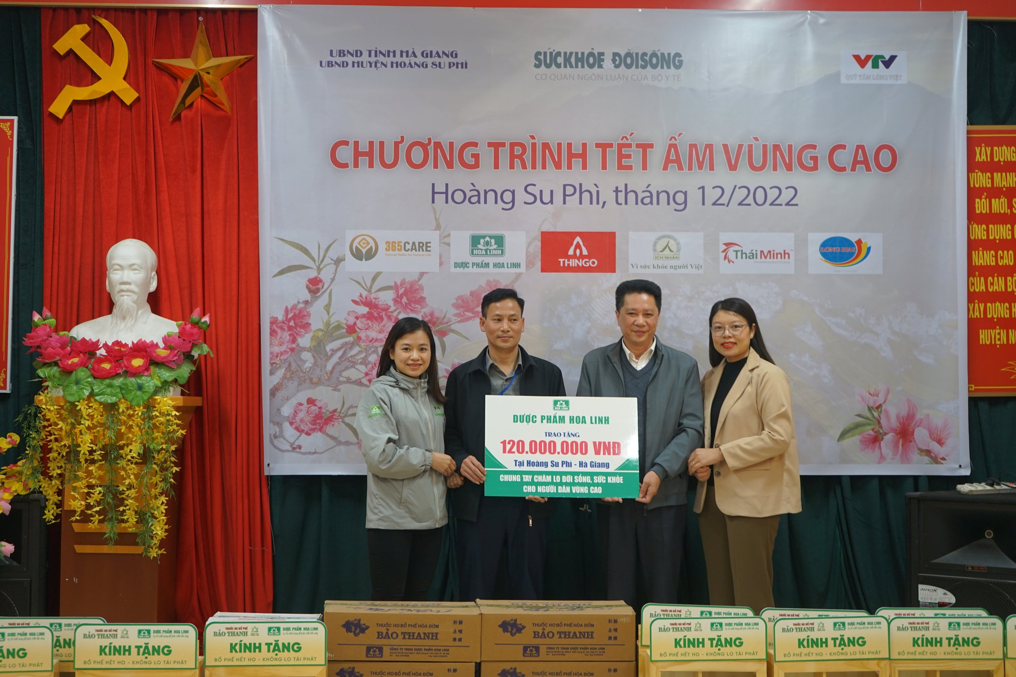 Chương trình thiện nguyện “Tết ấm vùng cao” trao và tặng quà cho 10 trạm y tế của huyện Hoàng Su Phì - Ảnh 6.