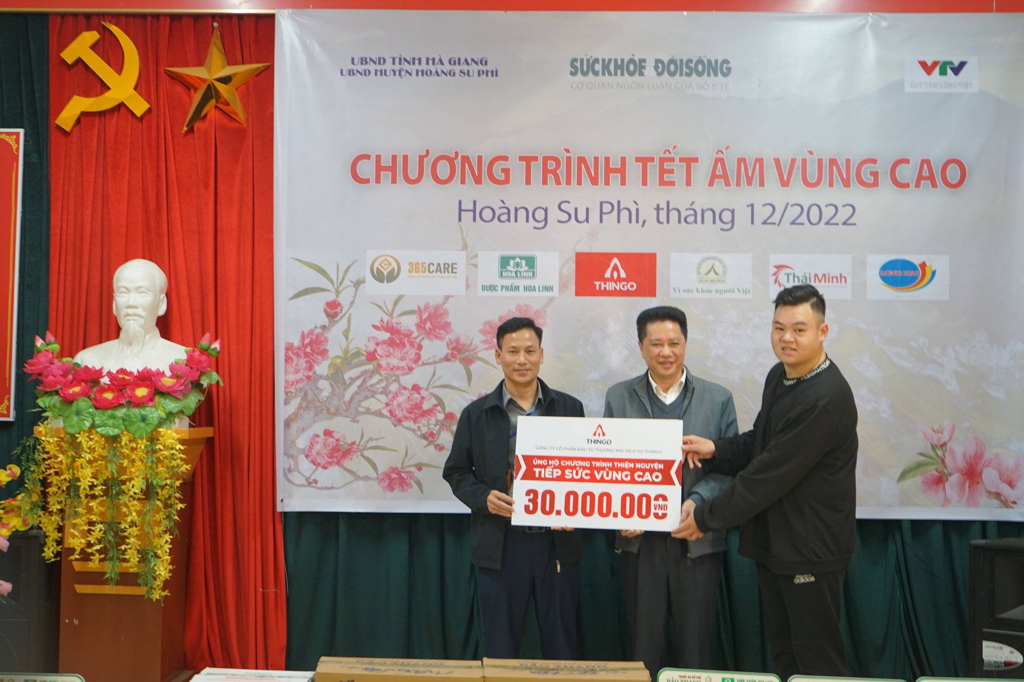 Chương trình thiện nguyện “Tết ấm vùng cao” trao và tặng quà cho 10 trạm y tế của huyện Hoàng Su Phì - Ảnh 7.