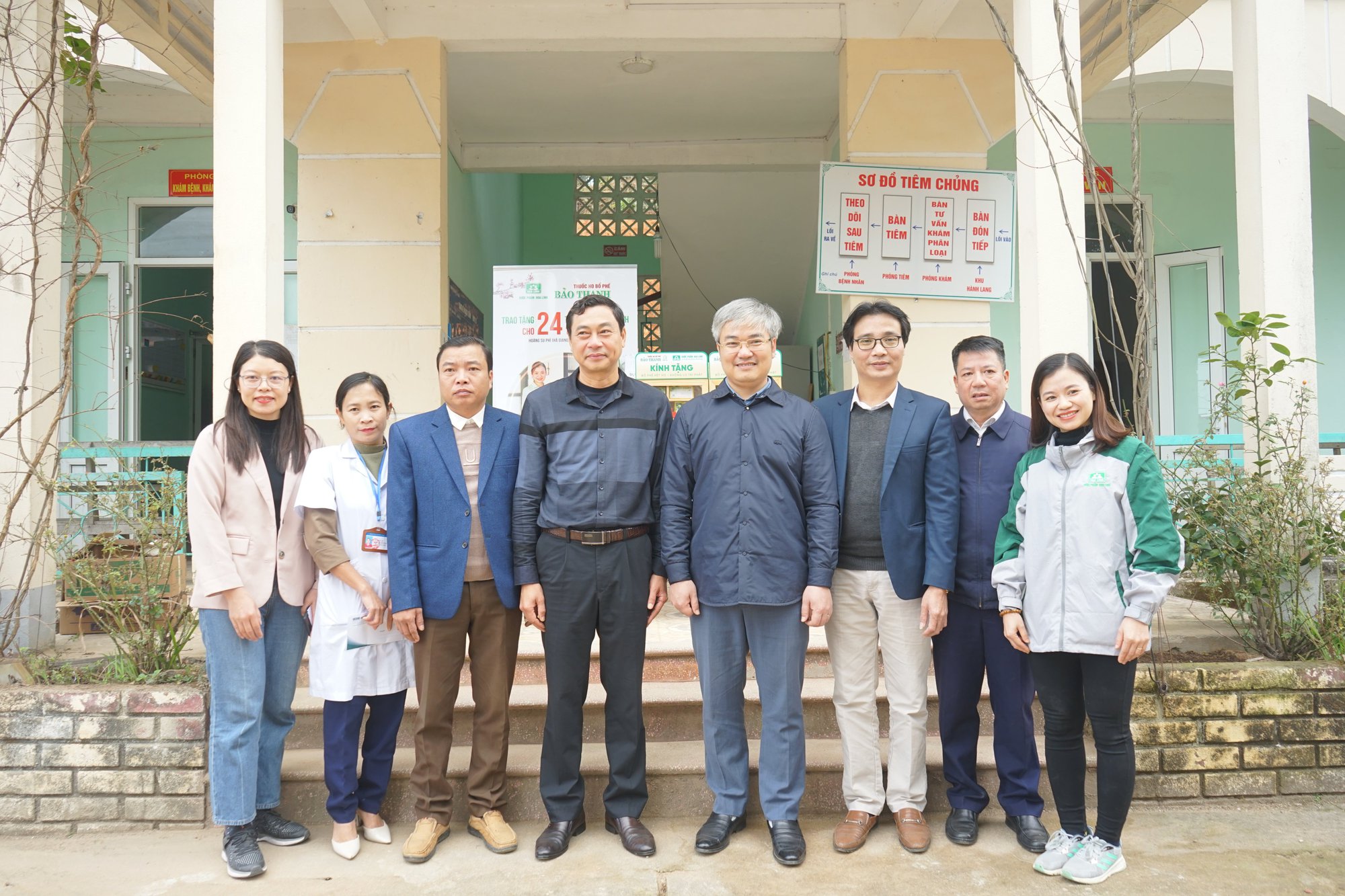 Chương trình thiện nguyện “Tết ấm vùng cao” trao và tặng quà cho 10 trạm y tế của huyện Hoàng Su Phì - Ảnh 2.
