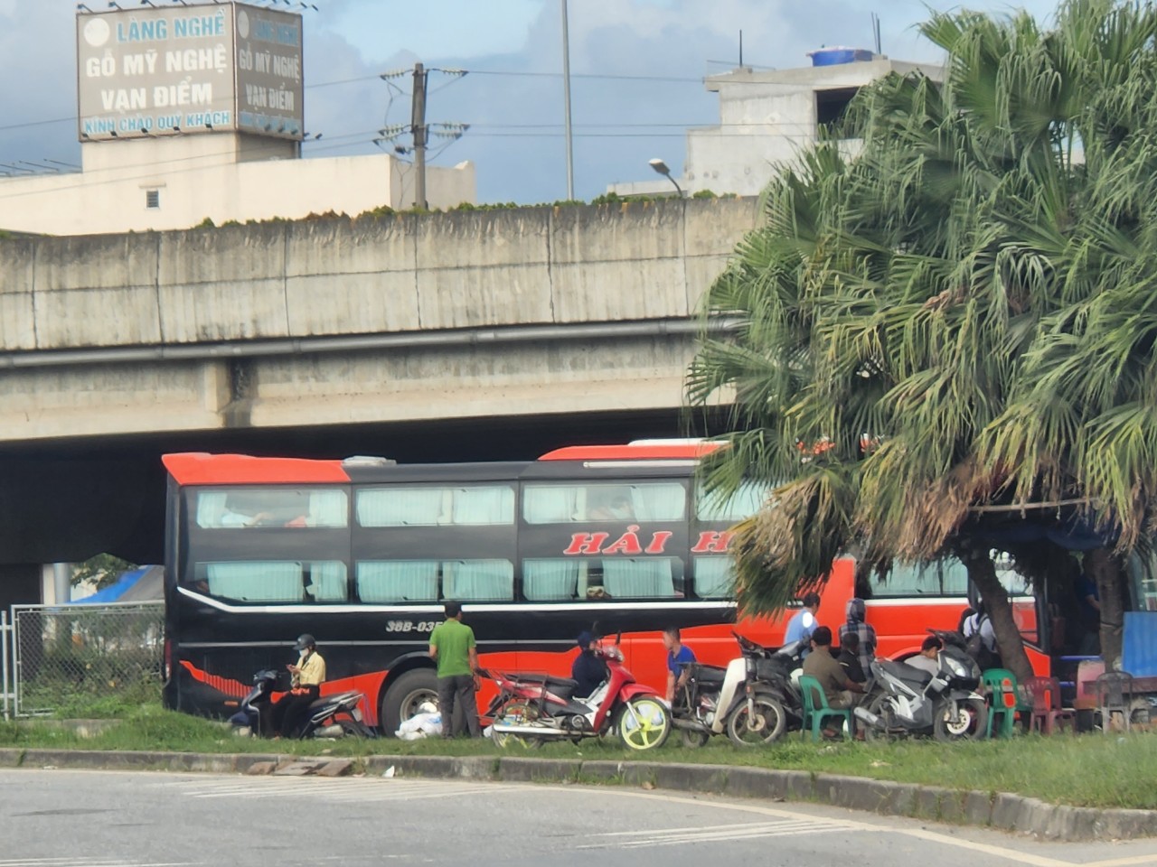 Xe khách ‘bỏ bến, chạy dù’ tái diễn dịp cuối năm - Ảnh 3.