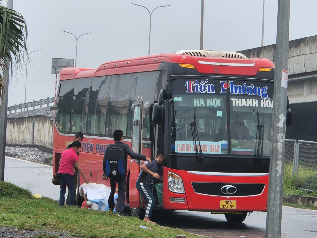 Xe khách ‘bỏ bến, chạy dù’ tái diễn dịp cuối năm - Ảnh 6.