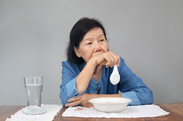 Dinh dưỡng giúp làm chậm quá trình lão hóa ở người cao tuổi - Ảnh 2.