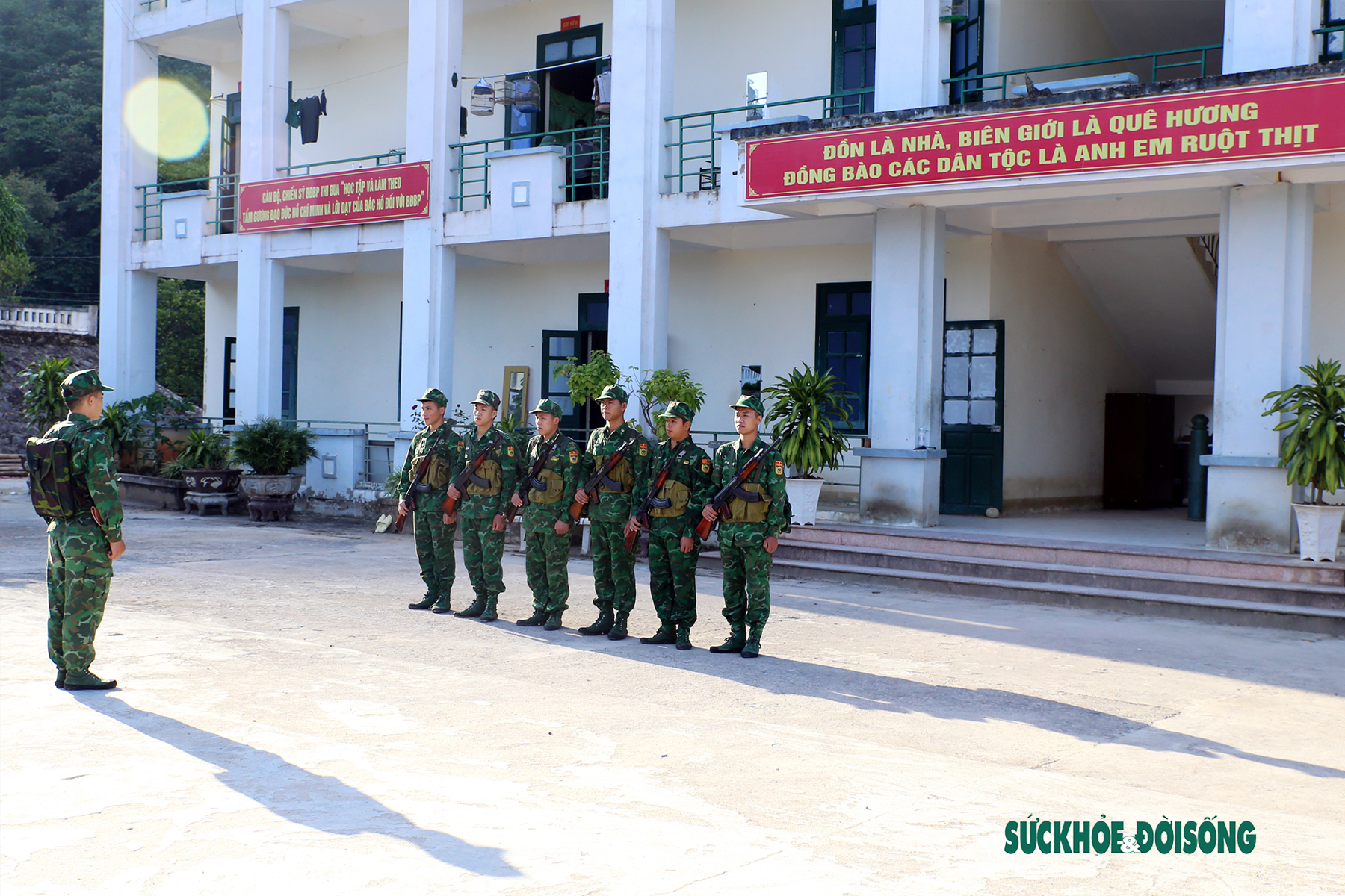 Theo chân chiến sĩ quân hàm xanh giữ vững phên dậu của Tổ quốc - Ảnh 3.