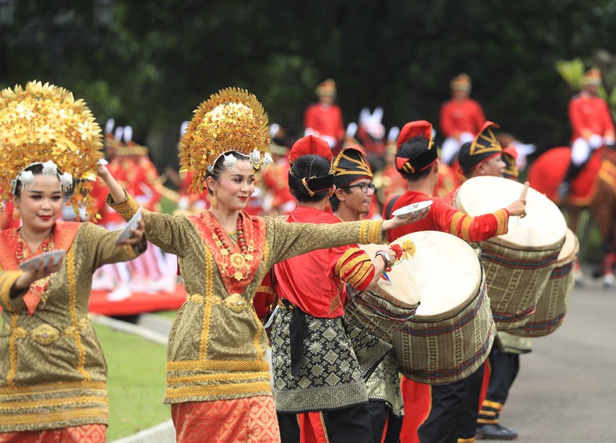 Lễ đón Chủ tịch nước Nguyễn Xuân Phúc thăm cấp Nhà nước tới Indonesia - Ảnh 4.