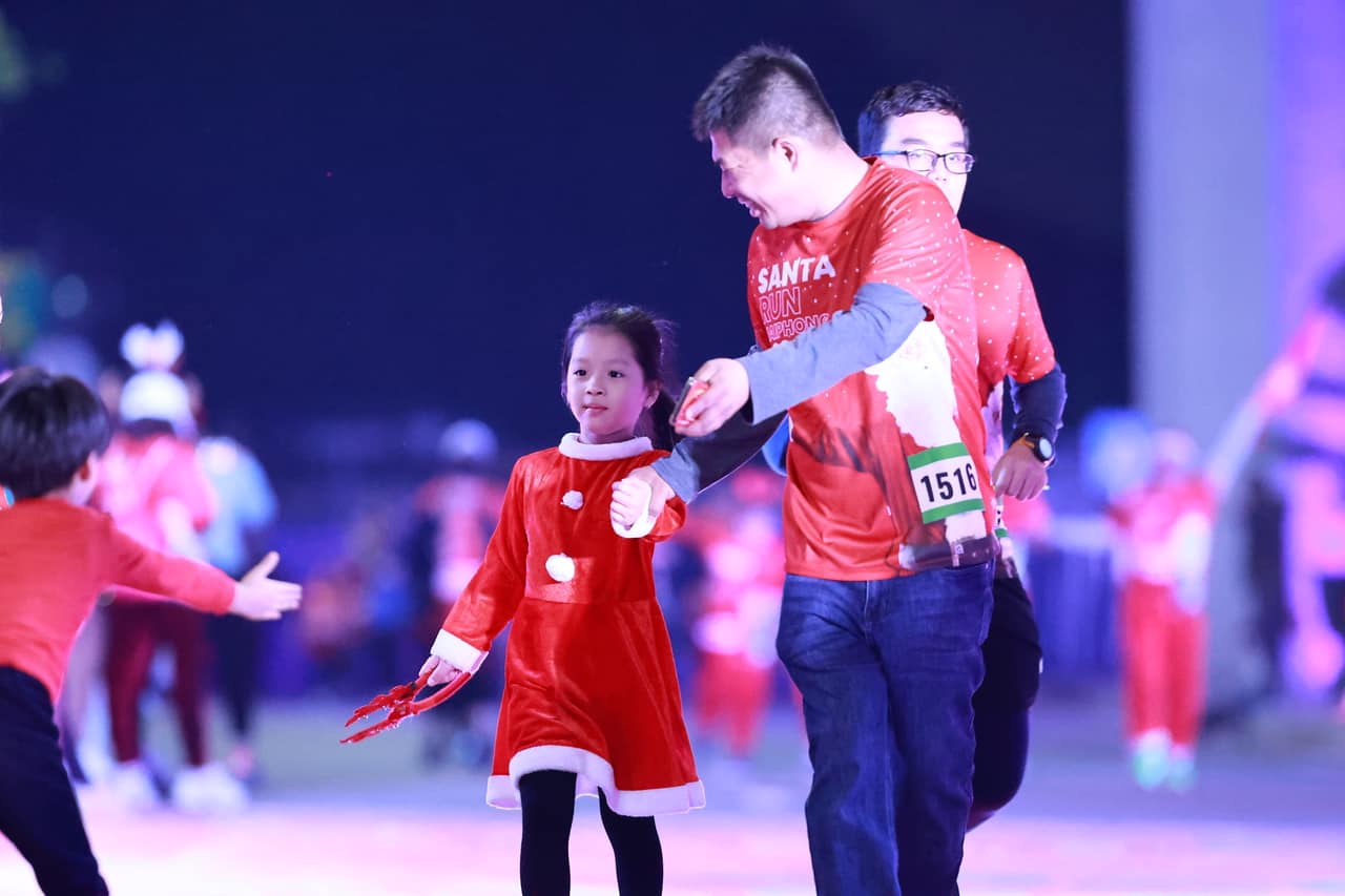 Hình ảnh người dân Hải Phòng xuống đường rèn luyện sức khỏe trong ngày hội Santa run - Ảnh 11.