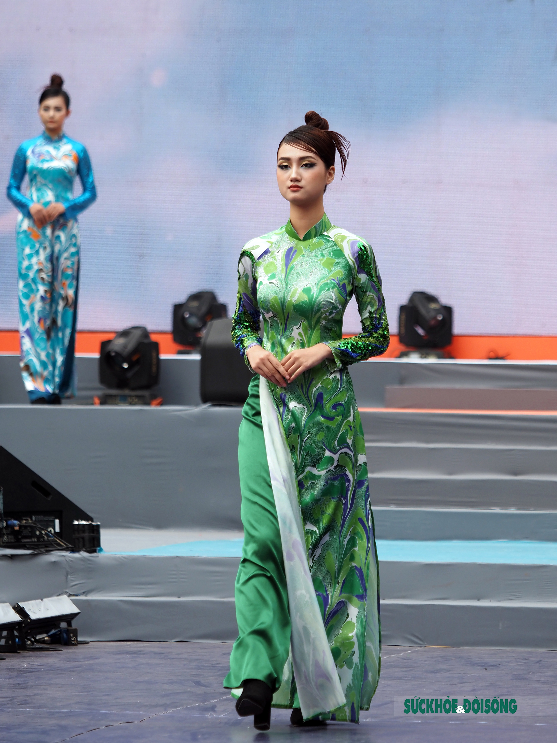 Giới trẻ Hà Nội nâng tầm áo dài, hội nhập quốc tế - Ảnh 3.