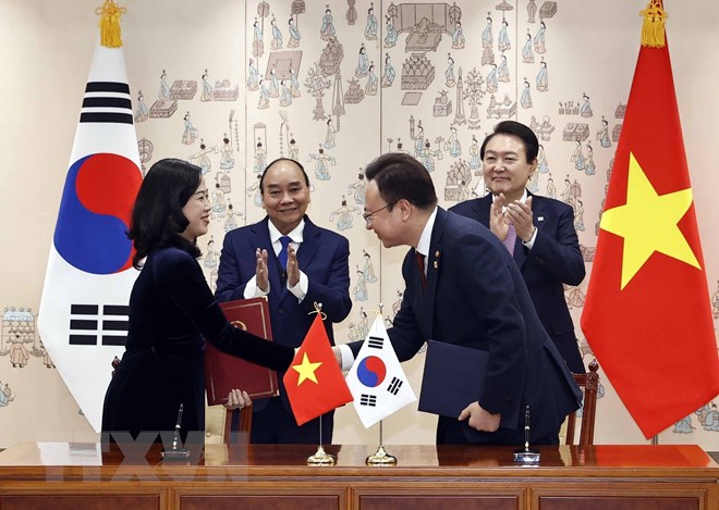 Bộ trưởng Đào Hồng Lan ký Bản ghi nhớ hợp tác về chăm sóc sức khoẻ giữa Bộ Y tế Việt Nam và Bộ Y tế Phúc lợi Hàn Quốc - Ảnh 3.