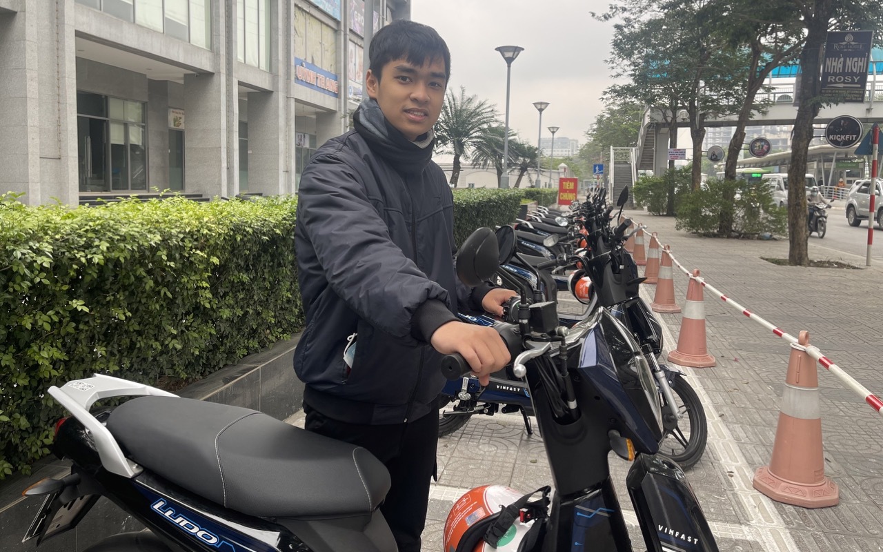 Trải nghiệm xe điện 2 bánh miễn phí kết nối với xe buýt BRT ở Hà Nội