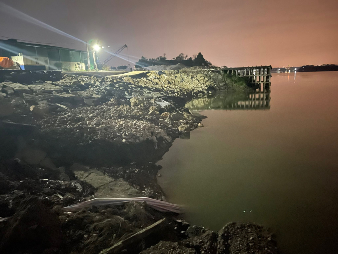 Cảng Hồng Vân sau một tháng đổ sụp xuống sông Hồng giờ ra sao? - Ảnh 7.