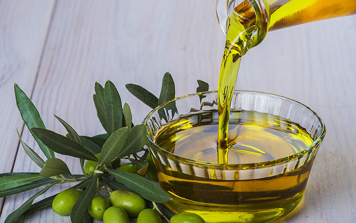 Lợi ích bất ngờ của dầu ô liu với tim mạch và khớp- Ảnh 3. Cách sử dụng đúng dầu ô liu nguyên chất, thực phẩm hàng đầu phòng các bệnh tim mạch