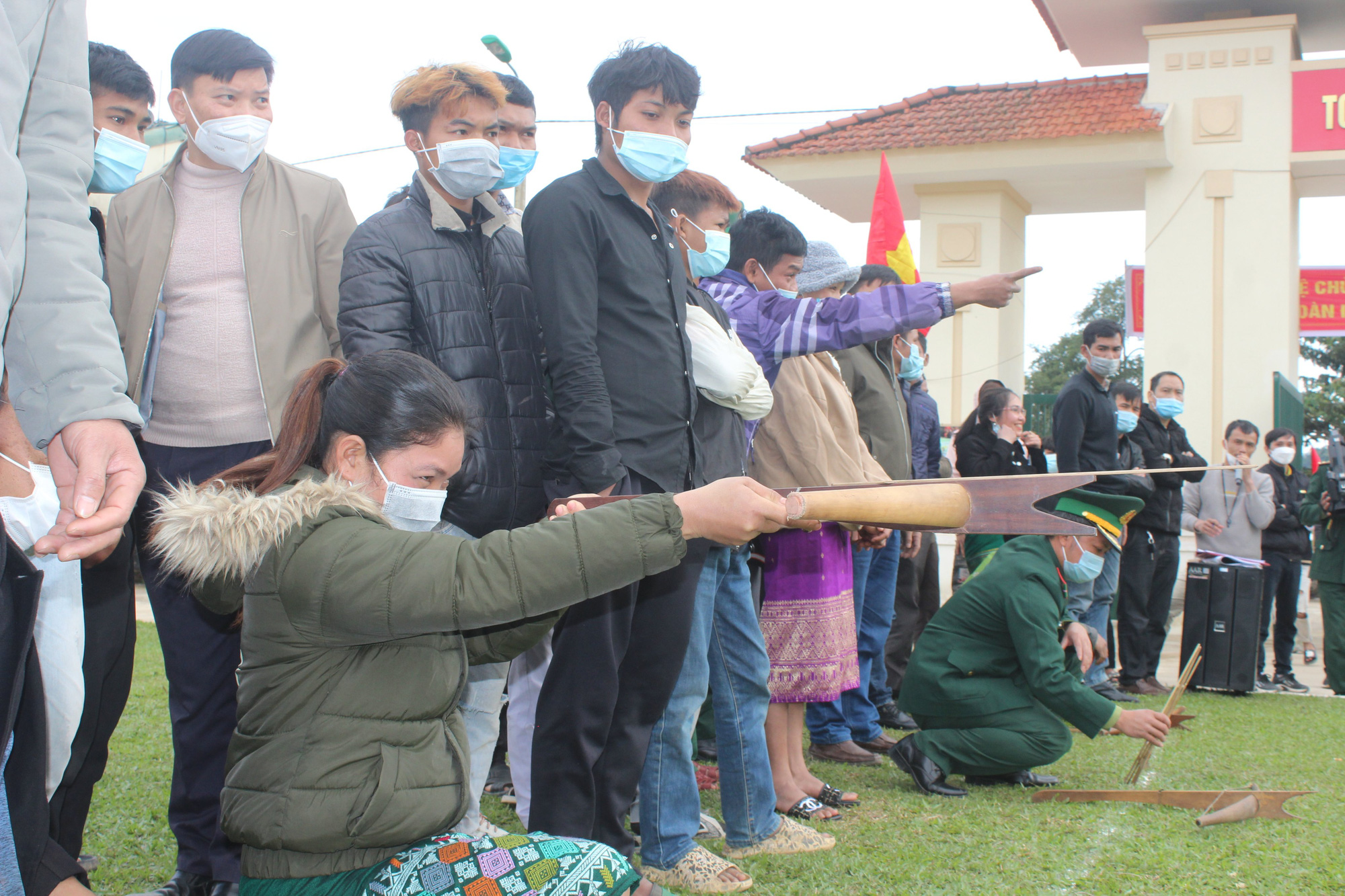 Quân dân Quảng Bình vui ngày hội nơi viễn biên - Ảnh 7.