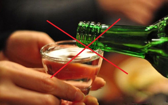 Uống rượu có sát khuẩn họng, ngăn ngừa lây nhiễm COVID-19? - Ảnh 4.