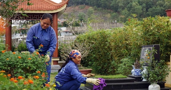 Chuyện những người phụ nữ "ôm đồm" việc tâm linh của thiên hạ cả kỳ nghỉ Tết