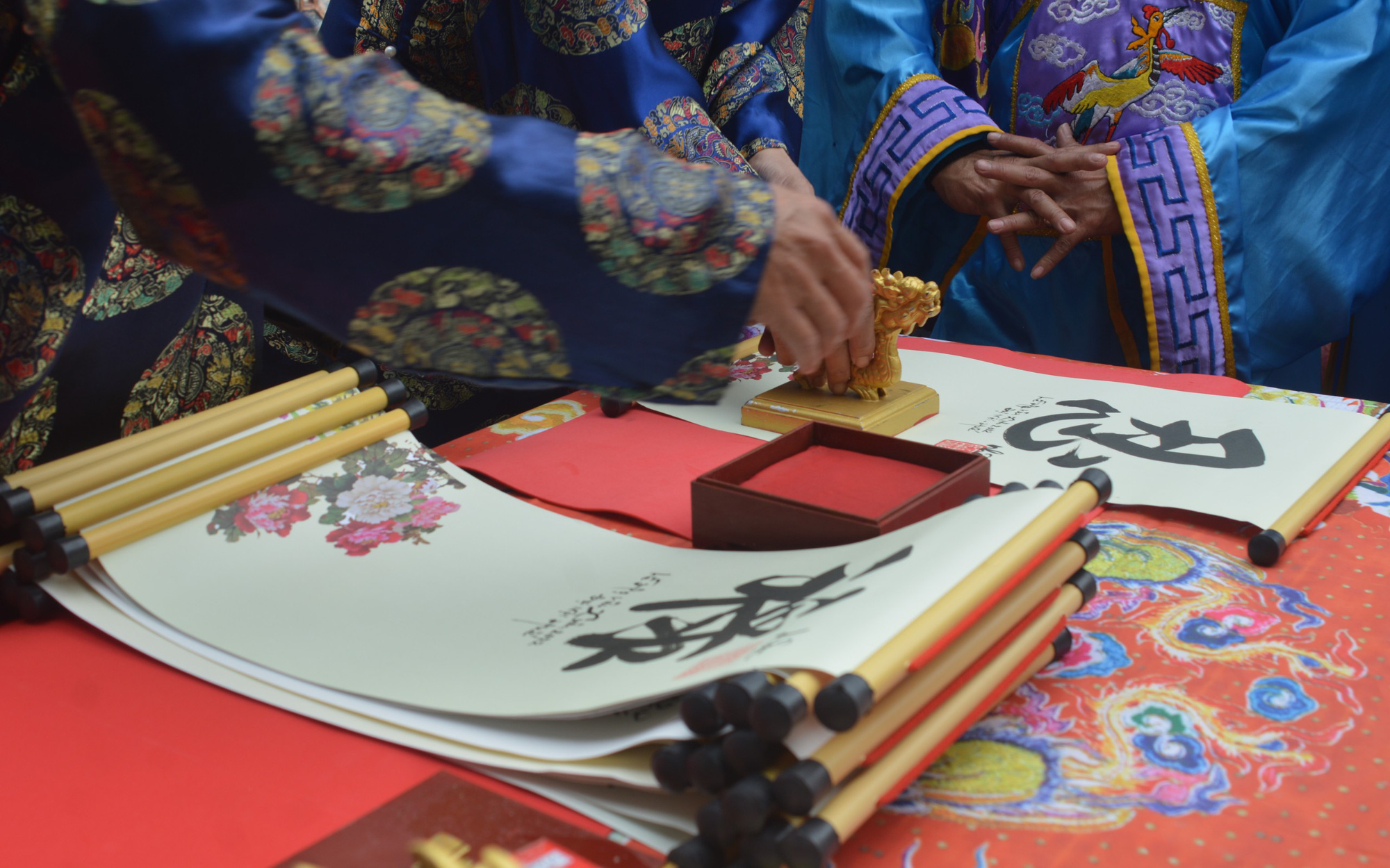 Độc đáo nghi lễ hạ nêu, khai ấn trong Hoàng cung Huế