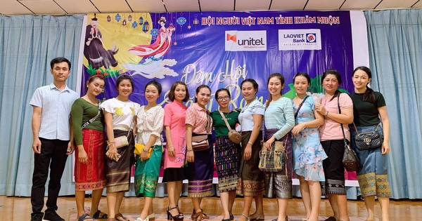 Thầy giáo Việt và hành trình 10 năm gieo chữ trên "đất nước triệu voi"
