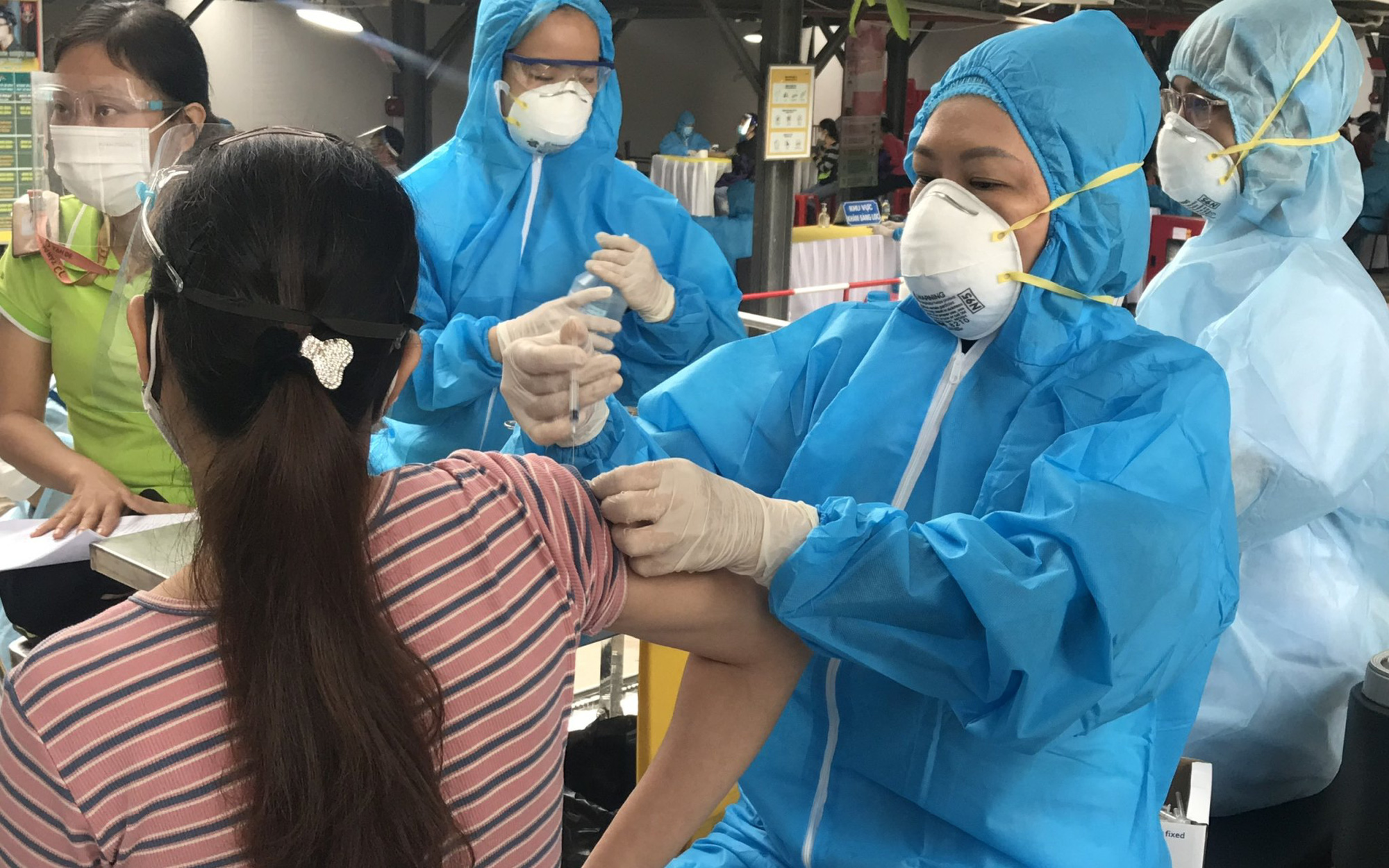 Chiều 1/3: Việt Nam đã tiếp nhận hơn 218 triệu liều vaccine phòng COVID-19; tiêm gần 195 triệu liều