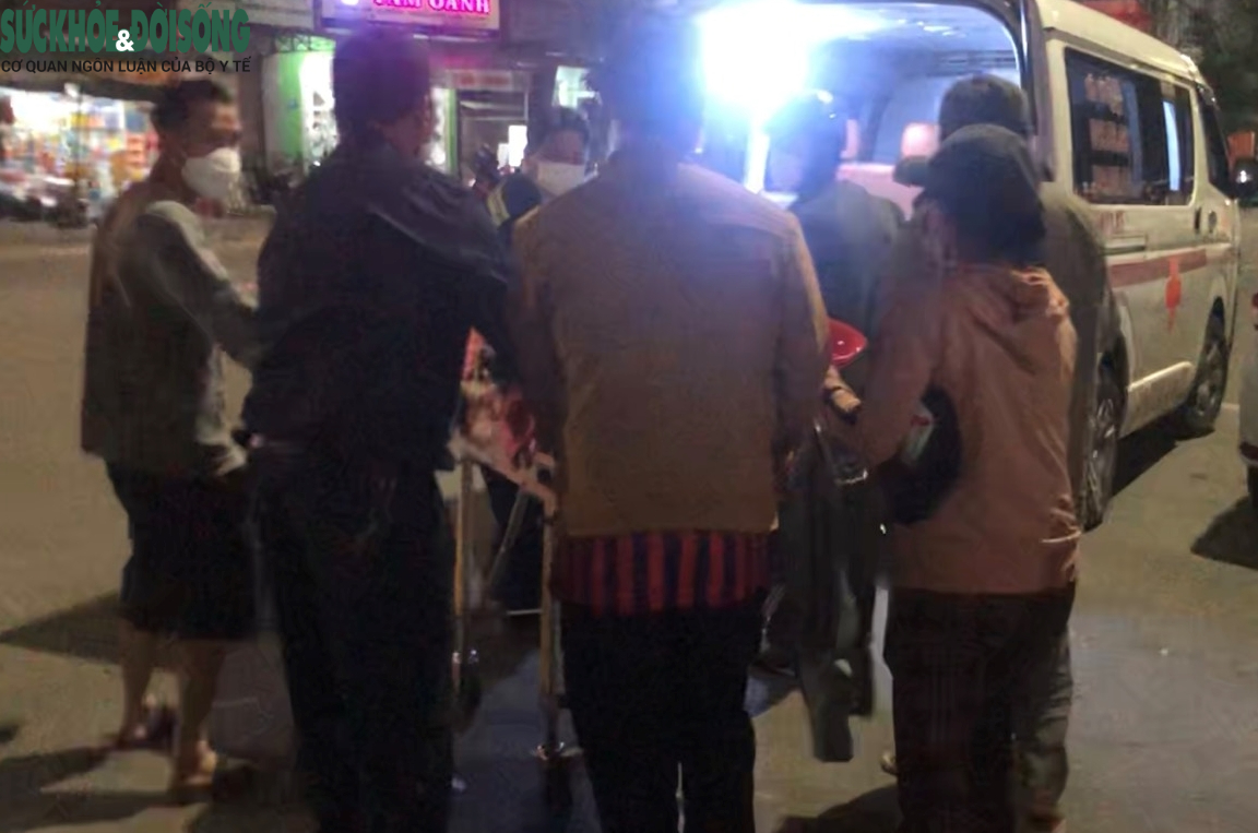 BVĐK tỉnh Quảng Ngãi không độc quyền xe cứu thương đến vận chuyển bệnh nhân - Ảnh 1.