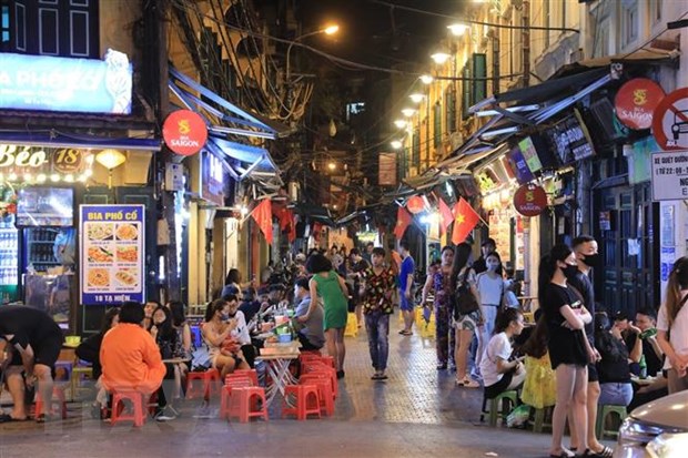 Hà Nội bỏ quy định hàng quán đóng cửa trước 21h, hoạt động phố đi bộ
