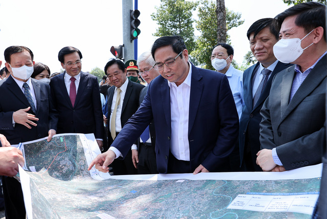 Bộ trưởng Nguyễn Thanh Long: Bộ Y tế cùng Bình Dương quyết xây dựng bệnh viện tuyến cuối tại tỉnh - Ảnh 2.