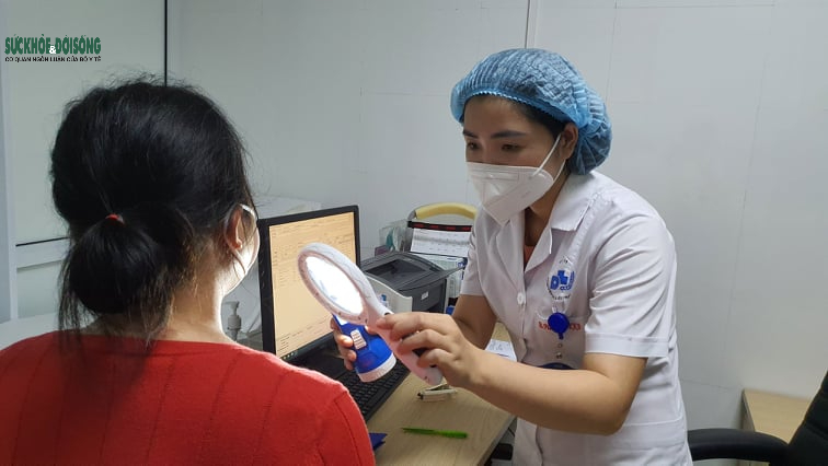 Em bé lây giang mai từ trong bụng mẹ - Ảnh 1.