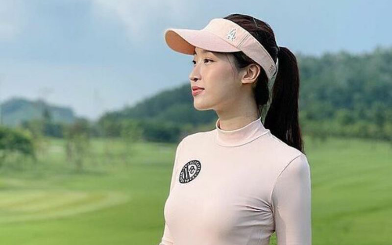 Hoa hậu Đỗ Mỹ Linh tích cực đi đánh golf để phát triển bản thân