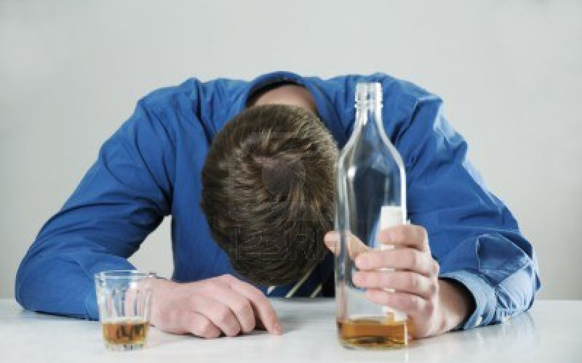 Nghiện rượu và tiến triển nguy hiểm của bệnh nghiện rượu