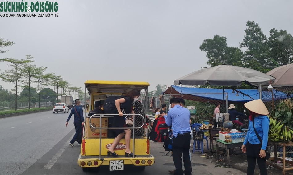 Ô tô điện ở sân bay Nội Bài chạy sai tuyến, “chặt chém” hành khách gấp 7 lần giá vé - Ảnh 3.