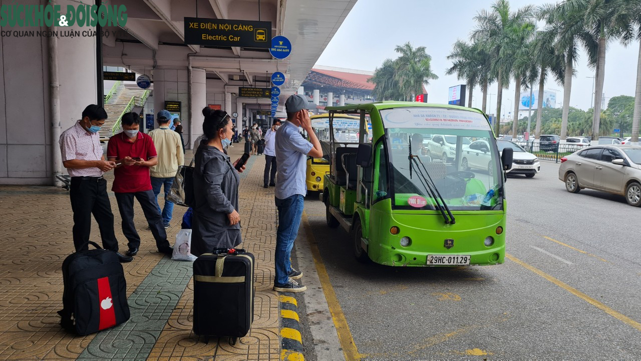 Ô tô điện ở sân bay Nội Bài chạy sai tuyến, “chặt chém” hành khách gấp 7 lần giá vé - Ảnh 6.