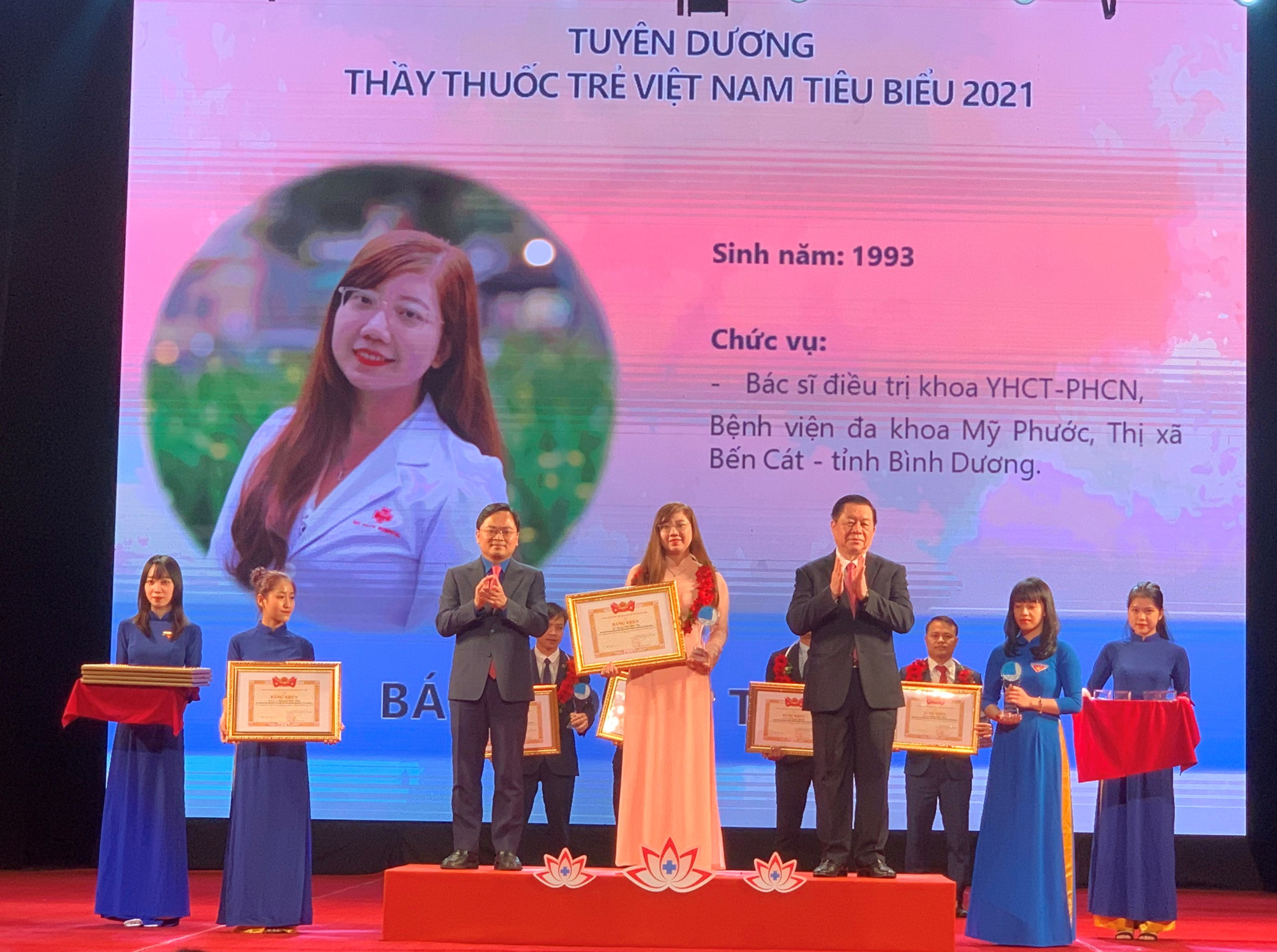 Thầy thuốc trẻ mạnh mẽ nơi tuyến đầu - Ảnh 1.