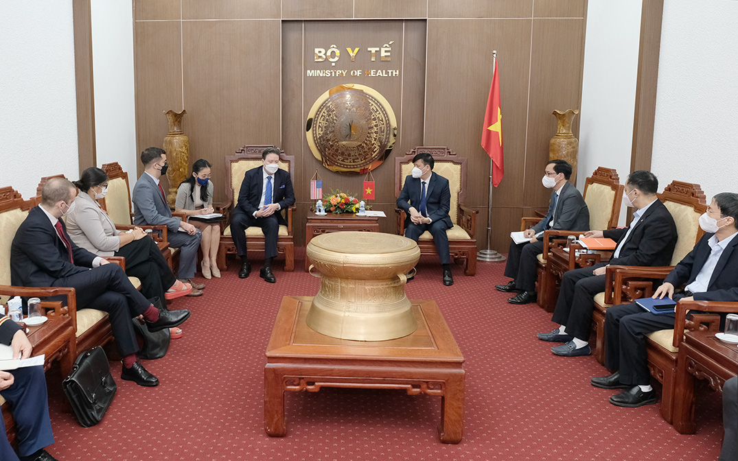 Bộ trưởng Bộ Y tế và Đại sứ Hoa Kỳ tại Việt Nam thảo luận về hợp tác y tế