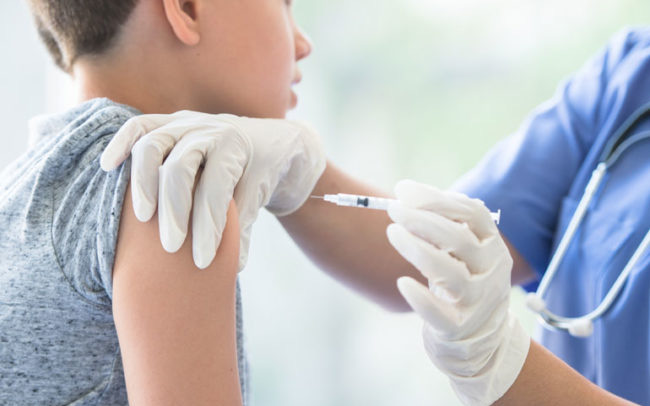 Tiêm vaccine phòng COVID-19 cho trẻ từ 5 - dưới 12 tuổi thế nào? Trẻ từng là F0 có nên tiêm?