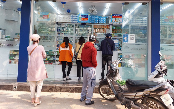 Thuốc điều trị COVID-19: Không nên dự trữ