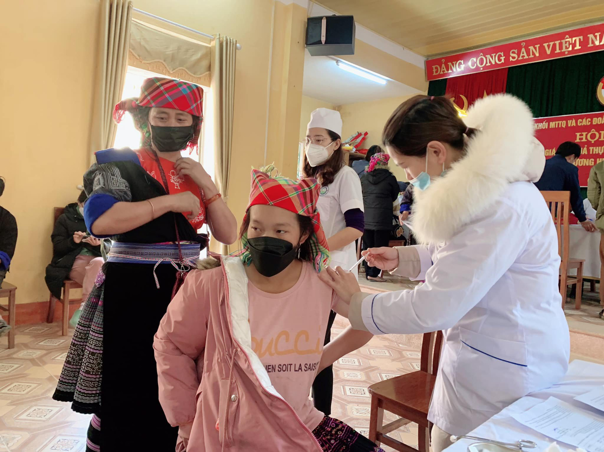 Yên Bái phấn đấu hạ cấp độ dịch trong 10 ngày tới - Ảnh 1. Yên Bái phấn đấu hạ cấp độ dịch trong 10 ngày tới - Ảnh 1.