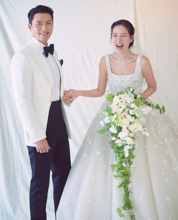 Những hình ảnh đầu tiên của hôn lễ Hyun Bin - Son Ye Jin được  hé lộ - Ảnh 2.