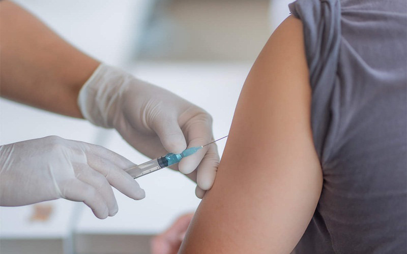 Nên ăn gì, kiêng gì trước và sau khi tiêm nhắc lại vaccine COVID-19?