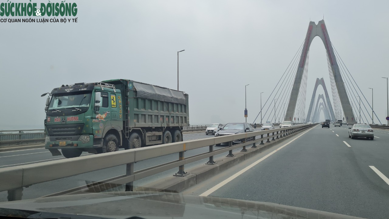 ‘Né’ trạm cân cầu Thăng Long, xe quá tải ‘trẩy hội’ trên cầu Nhật Tân - Ảnh 9.