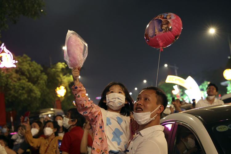Pháo hoa rực sáng TP Việt Trì tại lễ hội Đền Hùng 2022 - Ảnh 8.