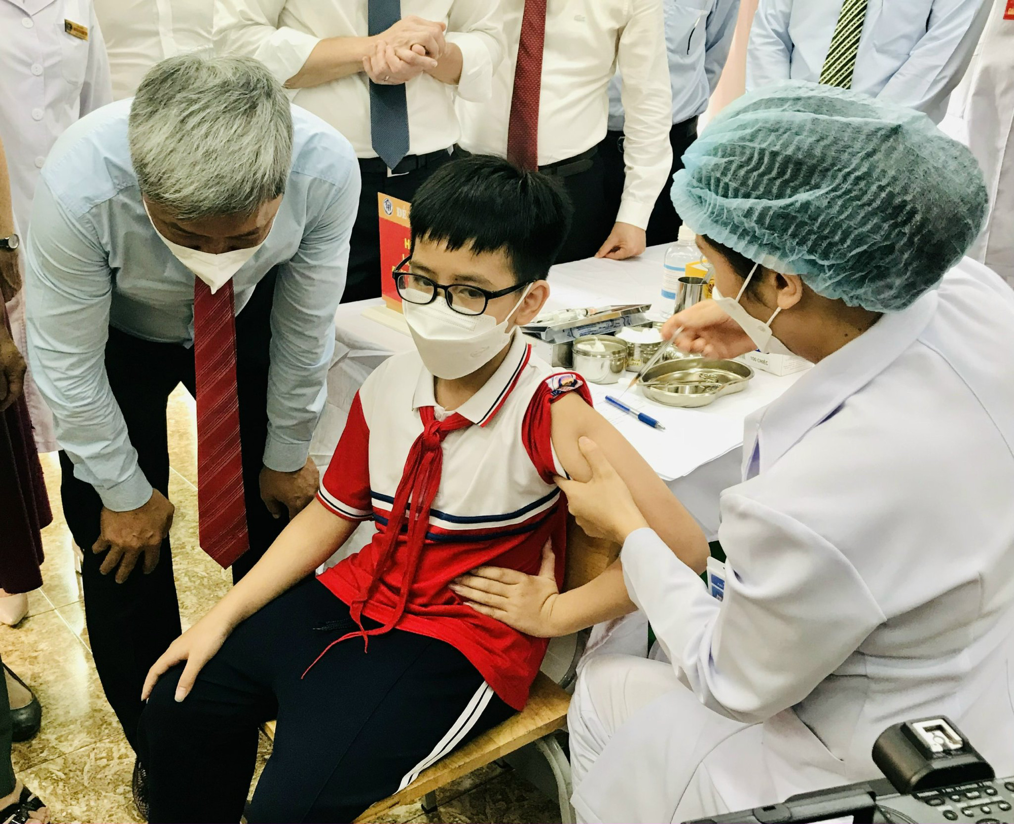 Gần 200 trẻ từ 5 - dưới 12 tuổi đầu tiên ở Quảng Ninh tiêm vaccine phòng COVID-19 - Ảnh 6.
