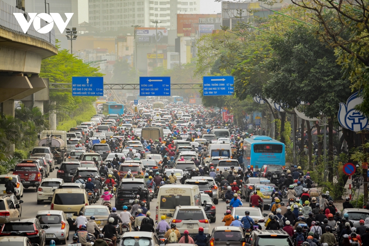 'Đặc sản' tắc đường ở Hà Nội thường xuyên hơn trong thời gian gần đây - Ảnh 5.