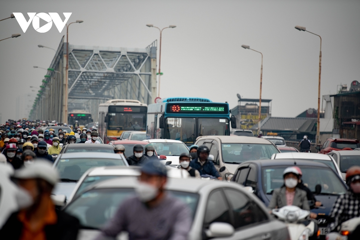 'Đặc sản' tắc đường ở Hà Nội thường xuyên hơn trong thời gian gần đây - Ảnh 2.