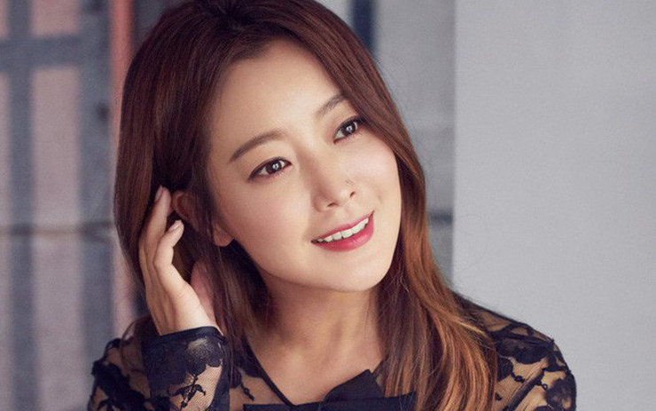 Bí mật nhan sắc tuổi 45 của Kim Hee Sun