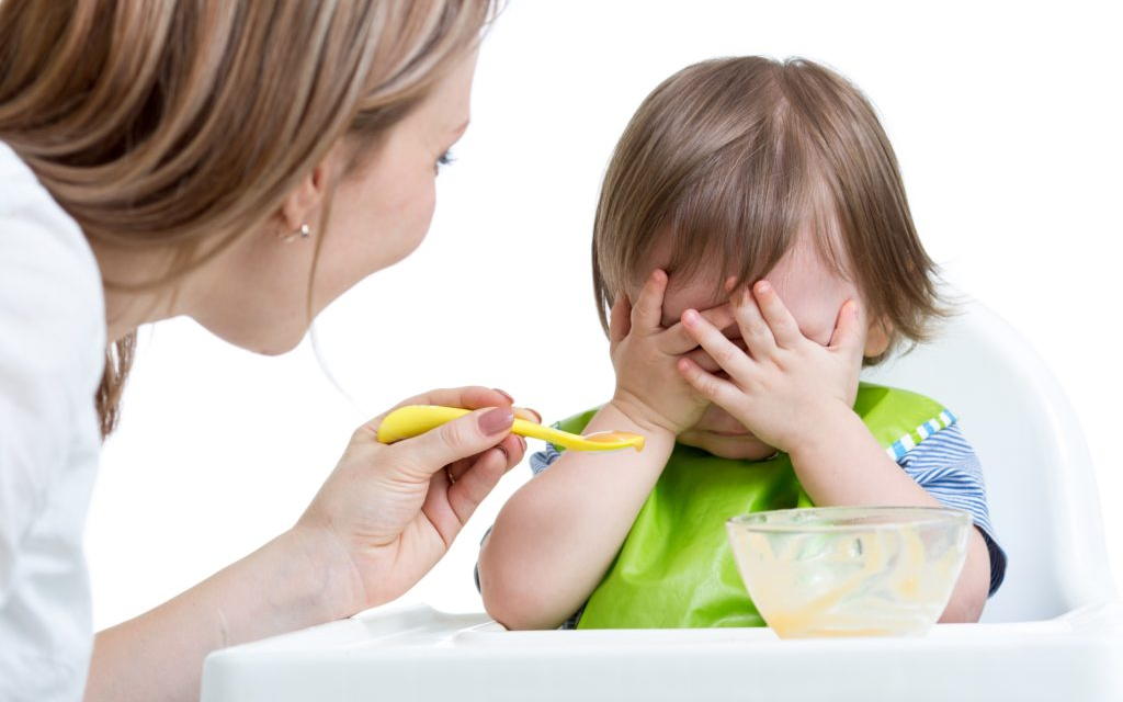 Trẻ mắc tay chân miệng nên chăm sóc, ăn uống thế nào để nhanh khỏi bệnh?