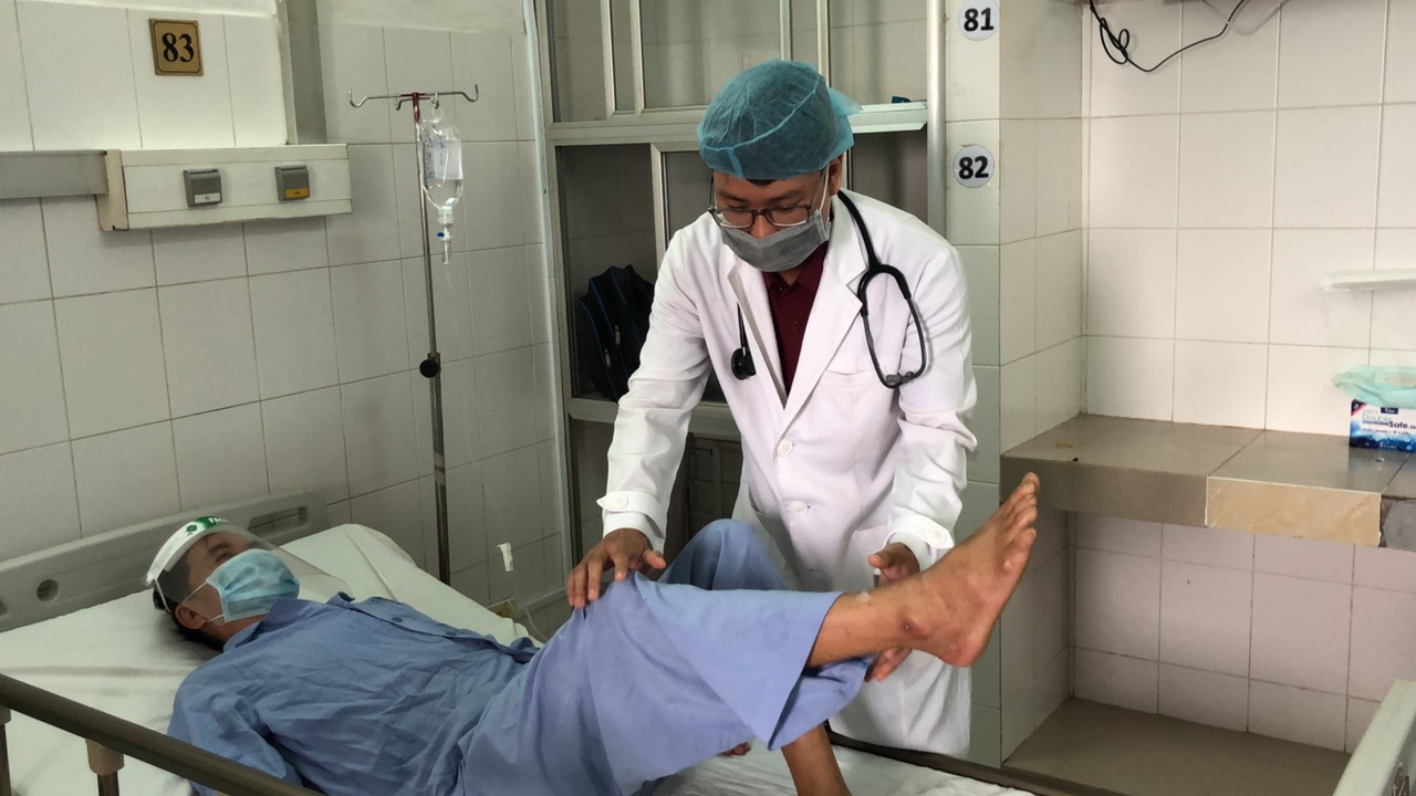 Cấp cứu thành công bệnh nhân cùng lúc bị đột quỵ - nhồi máu cơ tim - Ảnh 1.