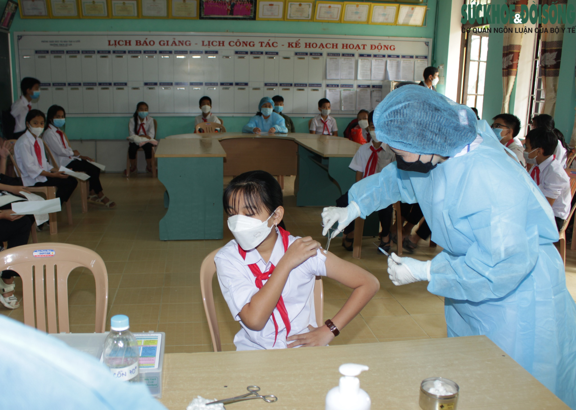 Trẻ 5 - dưới 12 tuổi ở vùng cao Thừa Thiên Huế được tiêm vaccine phòng COVID-19 - Ảnh 6.