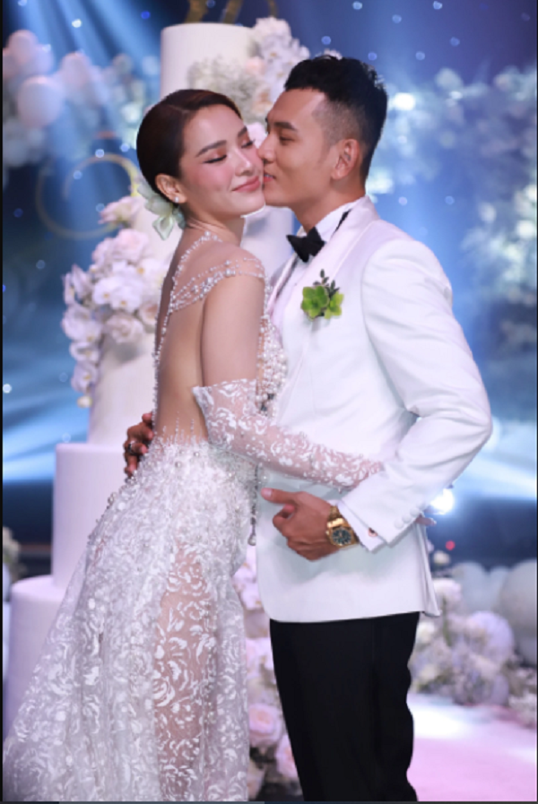Đám cưới ca sĩ Phương Trinh Jolie - Lý Bình: ‘Bom tấn’ của làng giải trí - Ảnh 6.