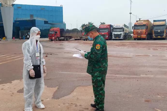 Quảng Ninh: Ngày đầu mở lại cửa khẩu qua Trung Quốc, cả trăm xe tồn đọng thông hàng - Ảnh 4.