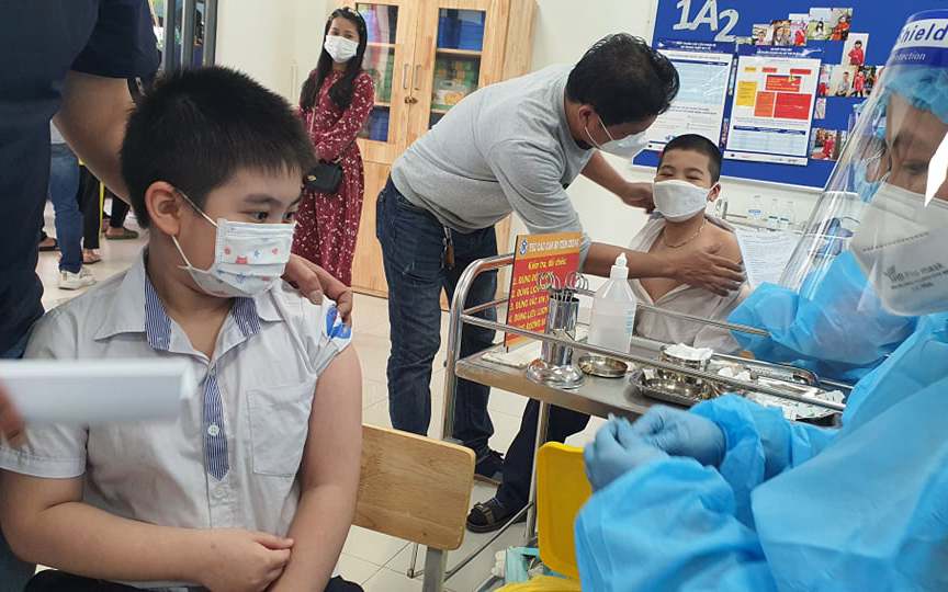 Hơn 133.000 trẻ 5-11 tuổi ở Hà Nội tiêm vaccine COVID-19